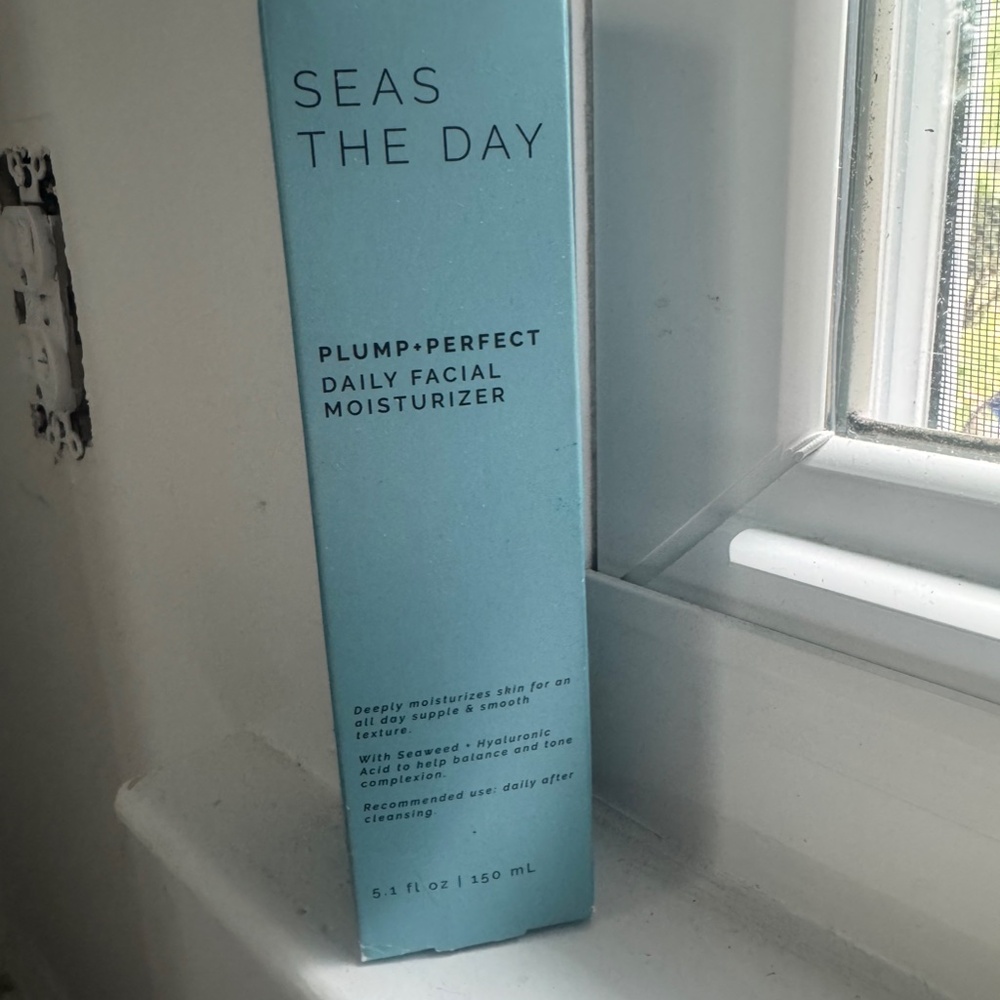 Seas The Day  sun + moon plump perfect moisturizer - Picture 4 of 6